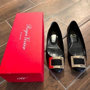 Roger ViVier Black leather shoes gold hardware
